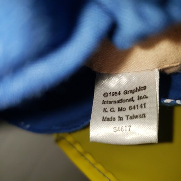 17” Tootsie Doll Raincoat & Shoes Big Feet Yarn Hair VTG 1984 - Picture 8 of 8